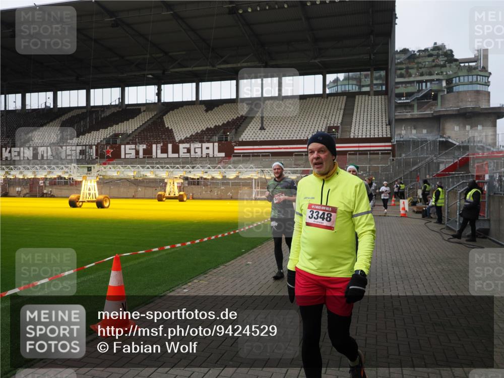 07.12.2025 - St. Pauli X-Mass-Run No. 15 Fabian Wolf http://msf.ph/oto/9424529 07.12.2025 12:07:41 Ziel 3348, 3460, 3666, 3667, 3691, 3708, 3709, 3710, 3711, 3726, 3739, 4210, 4332, 4724, 4730, 4755, 4786, 4791, 4792 meine-sportfotos.de