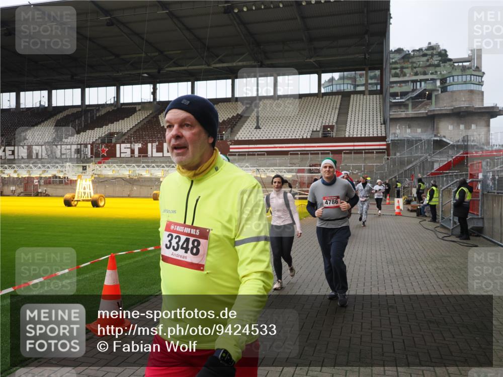 07.12.2025 - St. Pauli X-Mass-Run No. 15 Fabian Wolf http://msf.ph/oto/9424533 07.12.2025 12:07:42 Ziel 3348, 3460, 3666, 3667, 3691, 3708, 3709, 3710, 3711, 3726, 3739, 3816, 4210, 4332, 4724, 4730, 4755, 4786, 4791, 4792 meine-sportfotos.de