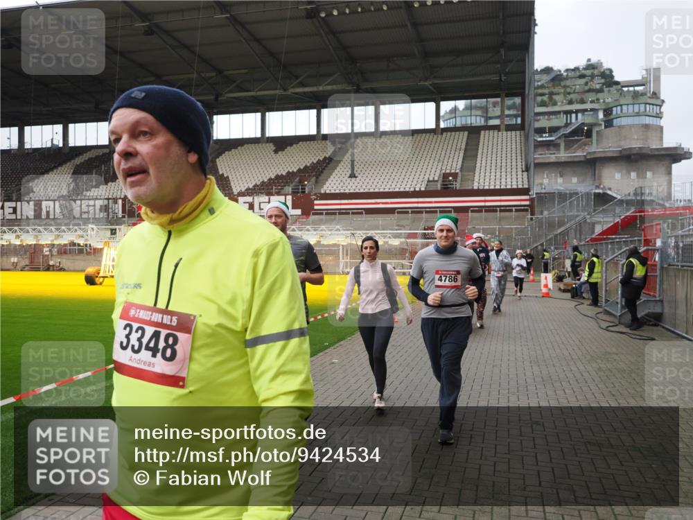 07.12.2025 - St. Pauli X-Mass-Run No. 15 Fabian Wolf http://msf.ph/oto/9424534 07.12.2025 12:07:42 Ziel 3348, 3460, 3666, 3667, 3691, 3708, 3709, 3710, 3711, 3726, 3739, 3816, 4210, 4332, 4724, 4730, 4755, 4786, 4791, 4792 meine-sportfotos.de