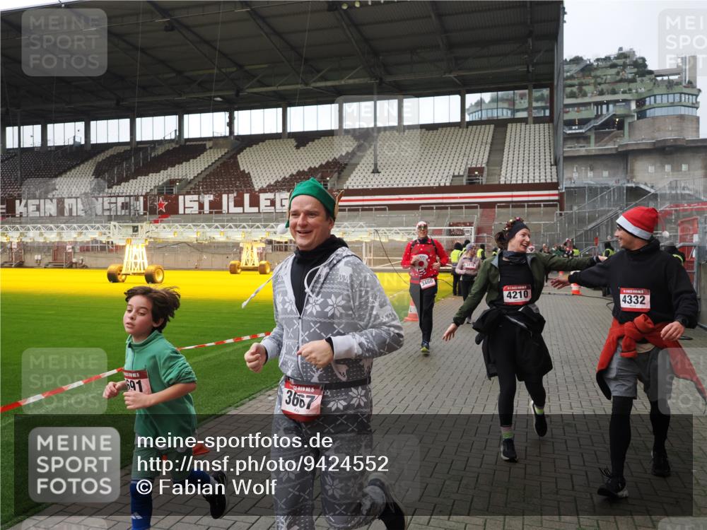 07.12.2025 - St. Pauli X-Mass-Run No. 15 Fabian Wolf http://msf.ph/oto/9424552 07.12.2025 12:07:47 Ziel 849, 850, 3348, 3460, 3666, 3667, 3691, 3739, 3816, 4210, 4332, 4724, 4730, 4786, 4791, 4792 meine-sportfotos.de