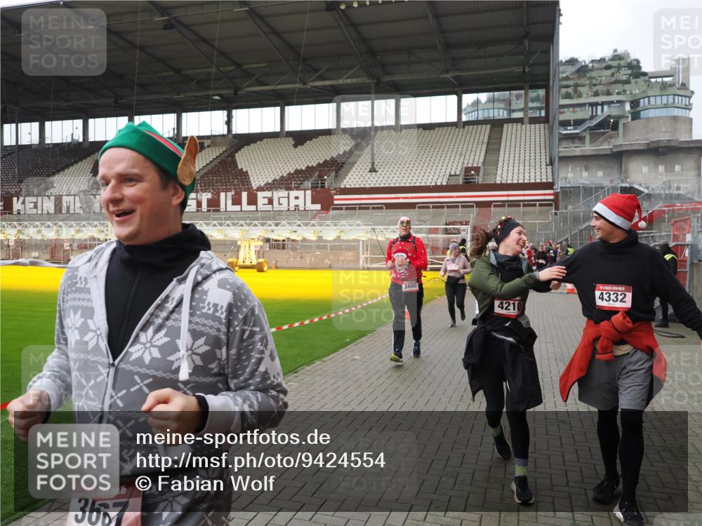 07.12.2025 - St. Pauli X-Mass-Run No. 15 Fabian Wolf http://msf.ph/oto/9424554 07.12.2025 12:07:47 Ziel 849, 850, 3348, 3460, 3666, 3667, 3691, 3739, 3816, 4210, 4332, 4724, 4730, 4786, 4791, 4792 meine-sportfotos.de