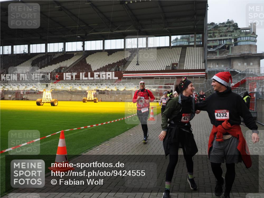 07.12.2025 - St. Pauli X-Mass-Run No. 15 Fabian Wolf http://msf.ph/oto/9424555 07.12.2025 12:07:48 Ziel 849, 850, 3460, 3666, 3667, 3691, 3739, 3816, 4210, 4332, 4724, 4730, 4786, 4791, 4792 meine-sportfotos.de