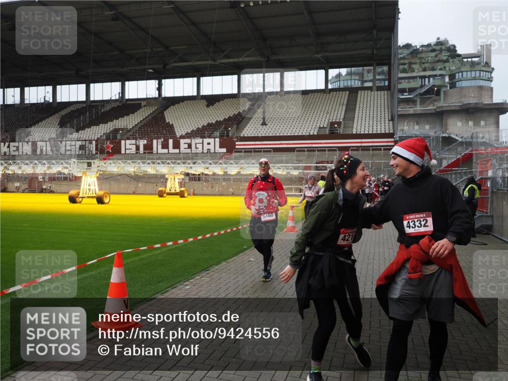 07.12.2025 - St. Pauli X-Mass-Run No. 15 Fabian Wolf http://msf.ph/oto/9424556 07.12.2025 12:07:48 Ziel 849, 850, 3460, 3666, 3667, 3691, 3739, 3816, 4210, 4332, 4724, 4730, 4786, 4791, 4792 meine-sportfotos.de