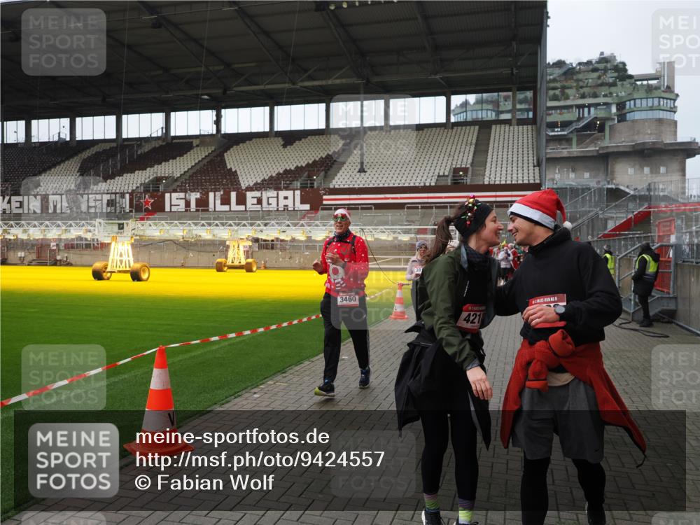 07.12.2025 - St. Pauli X-Mass-Run No. 15 Fabian Wolf http://msf.ph/oto/9424557 07.12.2025 12:07:48 Ziel 849, 850, 3460, 3666, 3667, 3691, 3739, 3816, 4210, 4332, 4724, 4730, 4786, 4791, 4792 meine-sportfotos.de