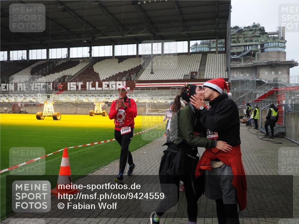 07.12.2025 - St. Pauli X-Mass-Run No. 15 Fabian Wolf http://msf.ph/oto/9424559 07.12.2025 12:07:49 Ziel 849, 850, 3460, 3666, 3667, 3691, 3739, 3816, 3898, 3899, 4035, 4210, 4332, 4724, 4730, 4786, 4791, 4792 meine-sportfotos.de