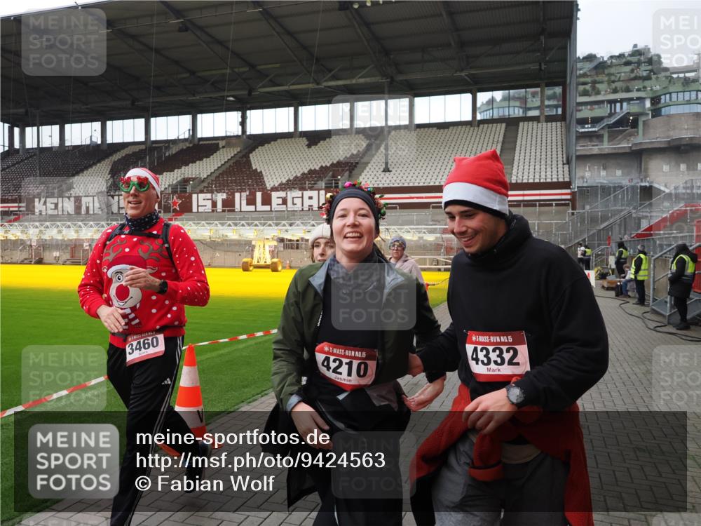 07.12.2025 - St. Pauli X-Mass-Run No. 15 Fabian Wolf http://msf.ph/oto/9424563 07.12.2025 12:07:49 Ziel 849, 850, 3460, 3666, 3667, 3691, 3739, 3816, 3898, 3899, 4035, 4210, 4332, 4724, 4730, 4786, 4791, 4792 meine-sportfotos.de