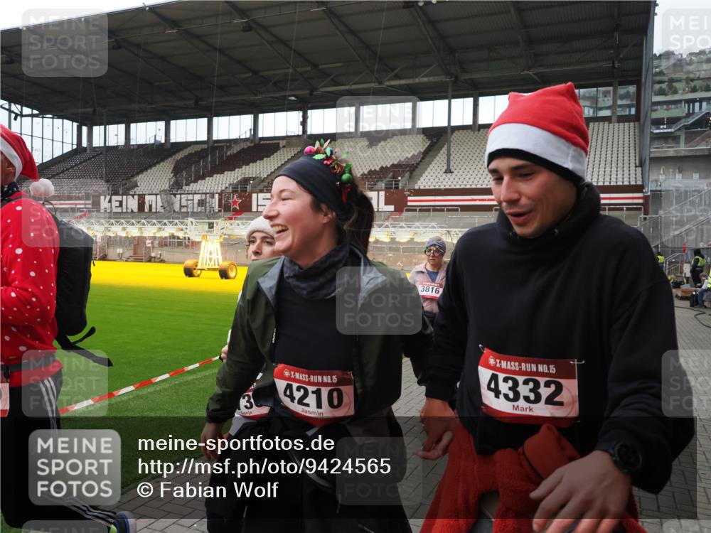 07.12.2025 - St. Pauli X-Mass-Run No. 15 Fabian Wolf http://msf.ph/oto/9424565 07.12.2025 12:07:50 Ziel 587, 849, 850, 1899, 3460, 3666, 3667, 3691, 3739, 3816, 3898, 3899, 4035, 4210, 4332, 4730, 4786, 4791, 4792 meine-sportfotos.de