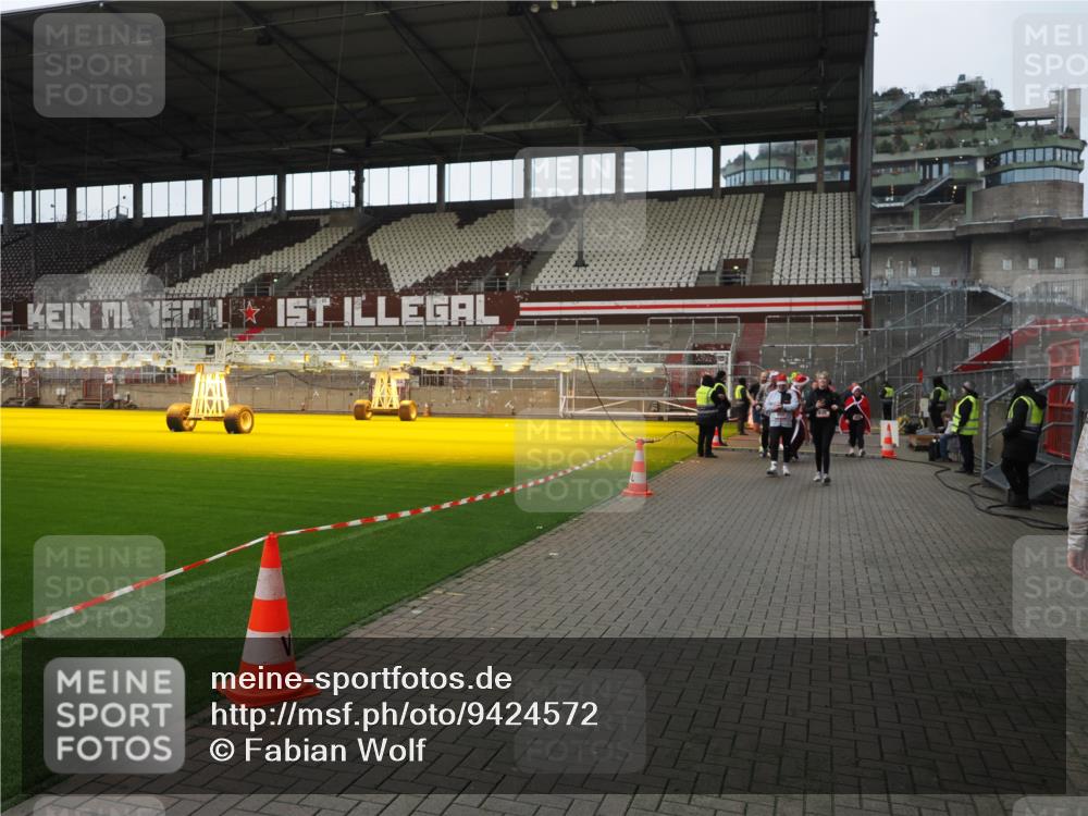 07.12.2025 - St. Pauli X-Mass-Run No. 15 Fabian Wolf http://msf.ph/oto/9424572 07.12.2025 12:07:52 Ziel 587, 849, 850, 1899, 3460, 3667, 3668, 3691, 3739, 3816, 3898, 3899, 4035, 4210, 4332, 4393, 4395, 4730, 4786, 4791, 4792 meine-sportfotos.de