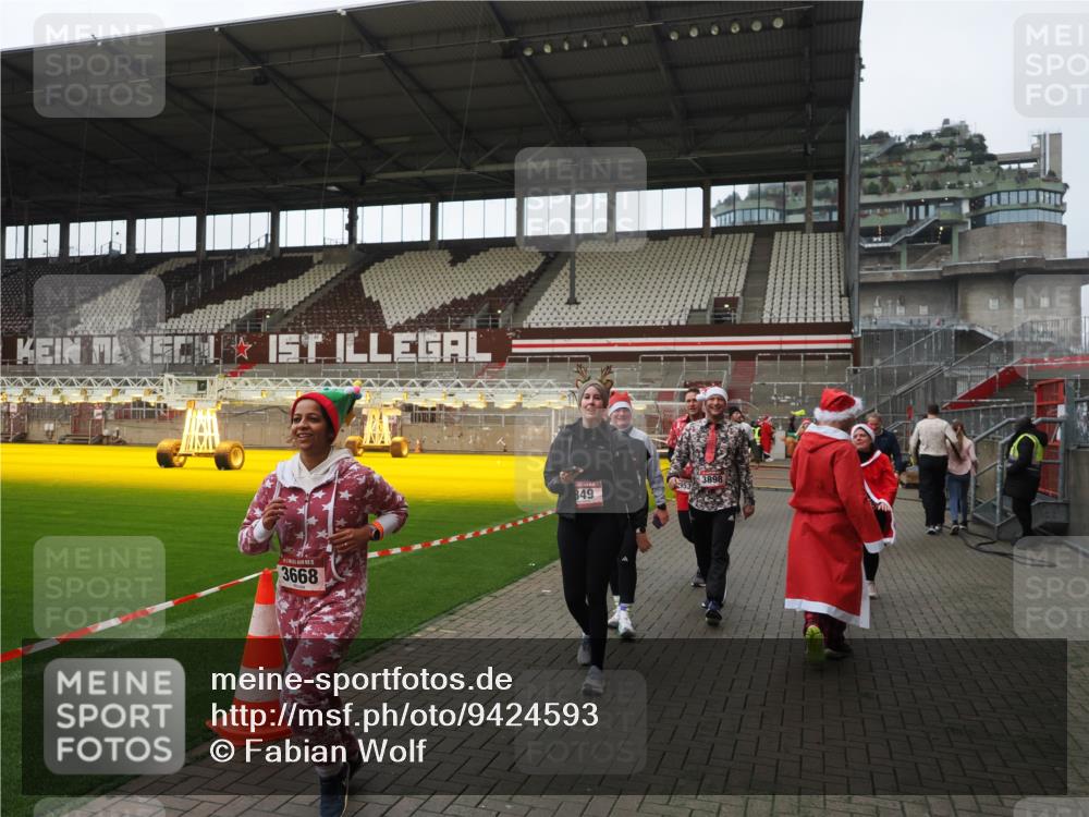 07.12.2025 - St. Pauli X-Mass-Run No. 15 Fabian Wolf http://msf.ph/oto/9424593 07.12.2025 12:08:00 Ziel 587, 849, 850, 1224, 1899, 2953, 2954, 3460, 3668, 3816, 3898, 3899, 4035, 4393, 4395, 4722 meine-sportfotos.de