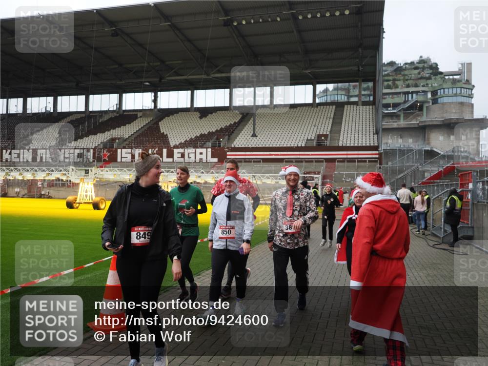 07.12.2025 - St. Pauli X-Mass-Run No. 15 Fabian Wolf http://msf.ph/oto/9424600 07.12.2025 12:08:02 Ziel 587, 849, 850, 1224, 1899, 2953, 2954, 3668, 3816, 3898, 3899, 4035, 4393, 4395, 4722 meine-sportfotos.de