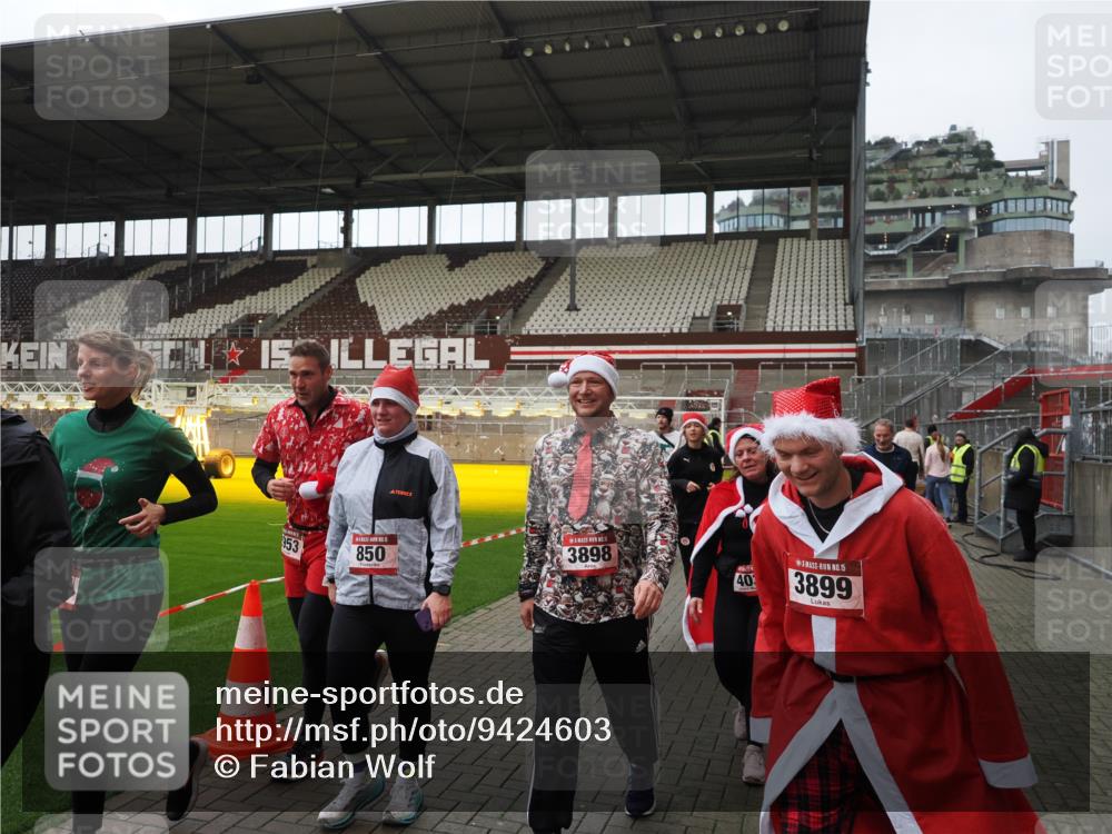 07.12.2025 - St. Pauli X-Mass-Run No. 15 Fabian Wolf http://msf.ph/oto/9424603 07.12.2025 12:08:03 Ziel 587, 849, 850, 1224, 1899, 2953, 2954, 3668, 3898, 3899, 4035, 4393, 4395, 4722 meine-sportfotos.de