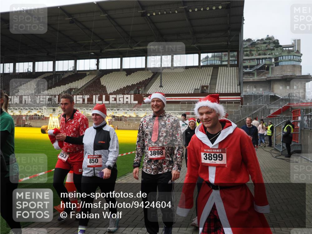 07.12.2025 - St. Pauli X-Mass-Run No. 15 Fabian Wolf http://msf.ph/oto/9424604 07.12.2025 12:08:03 Ziel 587, 849, 850, 1224, 1899, 2953, 2954, 3668, 3898, 3899, 4035, 4393, 4395, 4722 meine-sportfotos.de