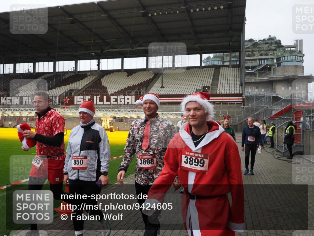 07.12.2025 - St. Pauli X-Mass-Run No. 15 Fabian Wolf http://msf.ph/oto/9424605 07.12.2025 12:08:03 Ziel 587, 849, 850, 1224, 1899, 2953, 2954, 3668, 3898, 3899, 4035, 4393, 4395, 4722 meine-sportfotos.de