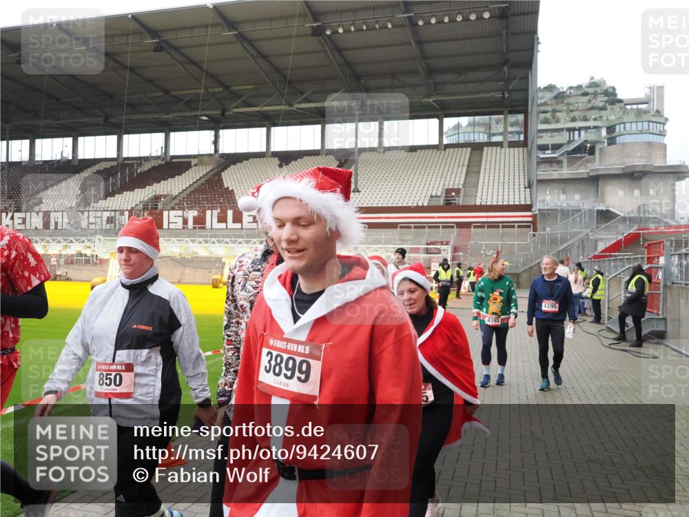 07.12.2025 - St. Pauli X-Mass-Run No. 15 Fabian Wolf http://msf.ph/oto/9424607 07.12.2025 12:08:04 Ziel 587, 849, 850, 1224, 1899, 2953, 2954, 3668, 3898, 3899, 4035, 4393, 4395, 4722 meine-sportfotos.de