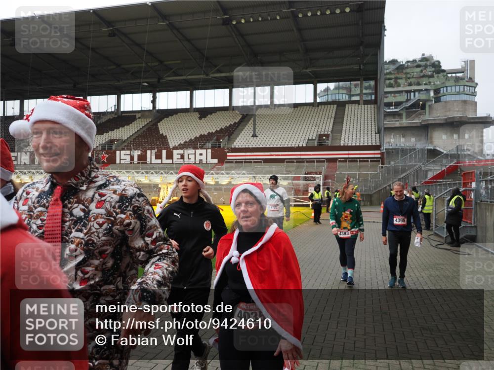 07.12.2025 - St. Pauli X-Mass-Run No. 15 Fabian Wolf http://msf.ph/oto/9424610 07.12.2025 12:08:04 Ziel 587, 849, 850, 1224, 1899, 2953, 2954, 3668, 3898, 3899, 4035, 4393, 4395, 4722 meine-sportfotos.de