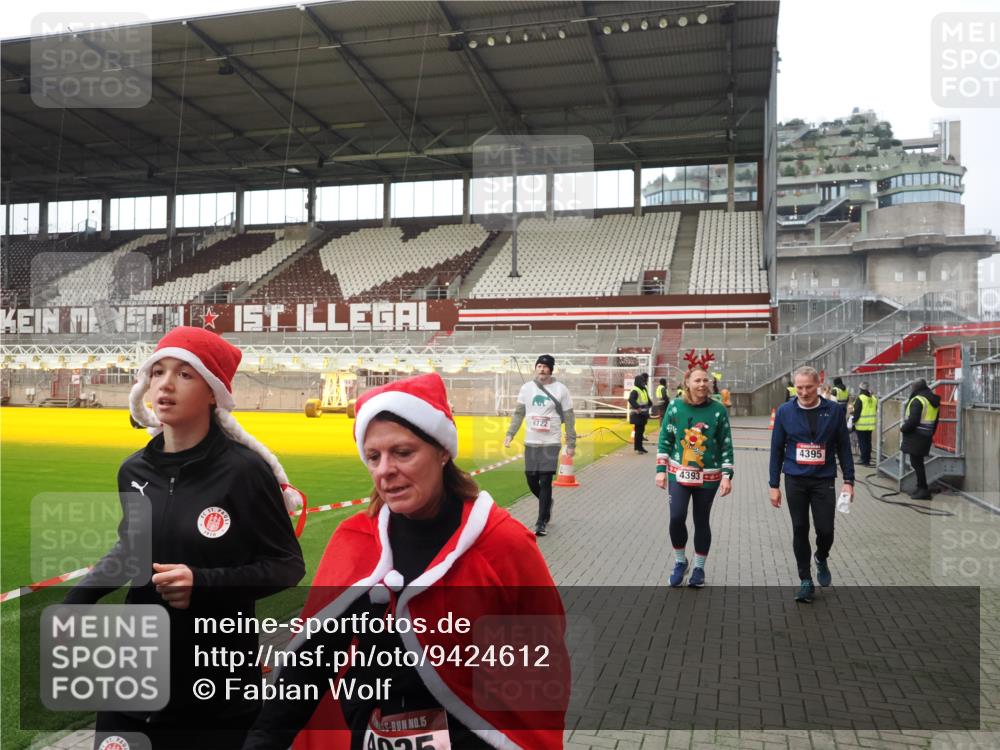 07.12.2025 - St. Pauli X-Mass-Run No. 15 Fabian Wolf http://msf.ph/oto/9424612 07.12.2025 12:08:05 Ziel 587, 849, 850, 1224, 1899, 2953, 2954, 3668, 3898, 3899, 4035, 4393, 4395, 4722 meine-sportfotos.de