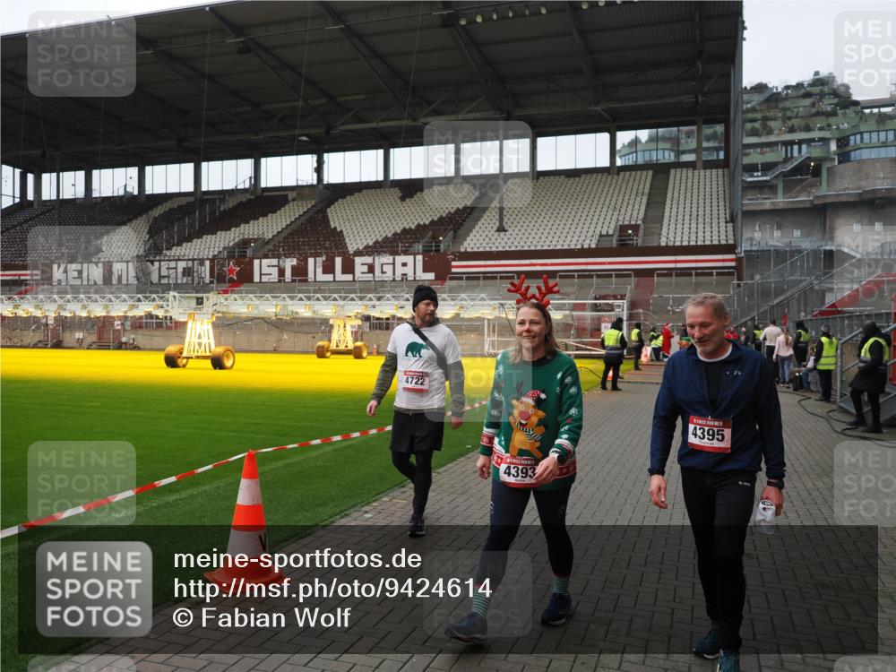 07.12.2025 - St. Pauli X-Mass-Run No. 15 Fabian Wolf http://msf.ph/oto/9424614 07.12.2025 12:08:07 Ziel 587, 849, 850, 1224, 1899, 2953, 2954, 3668, 3898, 3899, 4035, 4393, 4395, 4722 meine-sportfotos.de
