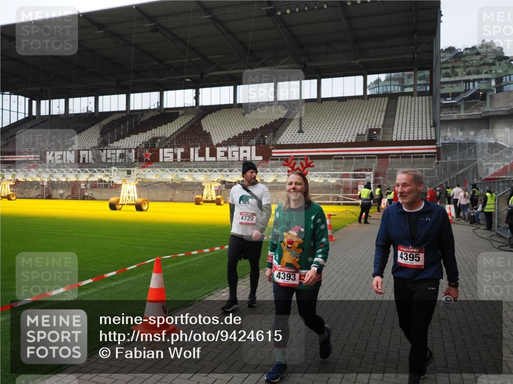 07.12.2025 - St. Pauli X-Mass-Run No. 15 Fabian Wolf http://msf.ph/oto/9424615 07.12.2025 12:08:07 Ziel 587, 849, 850, 1224, 1899, 2953, 2954, 3668, 3898, 3899, 4035, 4393, 4395, 4722 meine-sportfotos.de