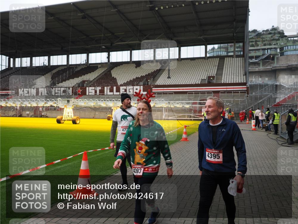 07.12.2025 - St. Pauli X-Mass-Run No. 15 Fabian Wolf http://msf.ph/oto/9424617 07.12.2025 12:08:08 Ziel 587, 1224, 1899, 2953, 2954, 3668, 3898, 3899, 4035, 4393, 4395, 4722 meine-sportfotos.de