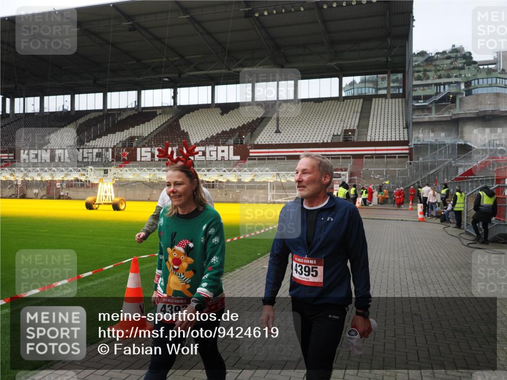 07.12.2025 - St. Pauli X-Mass-Run No. 15 Fabian Wolf http://msf.ph/oto/9424619 07.12.2025 12:08:08 Ziel 587, 1224, 1899, 2953, 2954, 3668, 3898, 3899, 4035, 4393, 4395, 4722 meine-sportfotos.de
