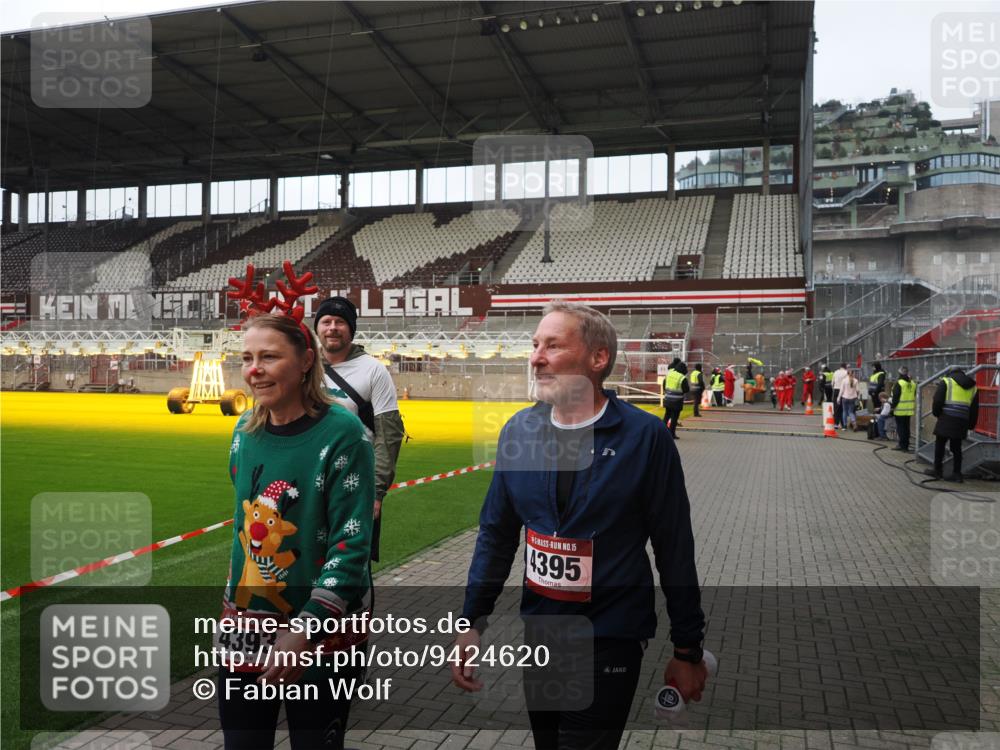 07.12.2025 - St. Pauli X-Mass-Run No. 15 Fabian Wolf http://msf.ph/oto/9424620 07.12.2025 12:08:08 Ziel 587, 1224, 1899, 2953, 2954, 3668, 3898, 3899, 4035, 4393, 4395, 4722 meine-sportfotos.de