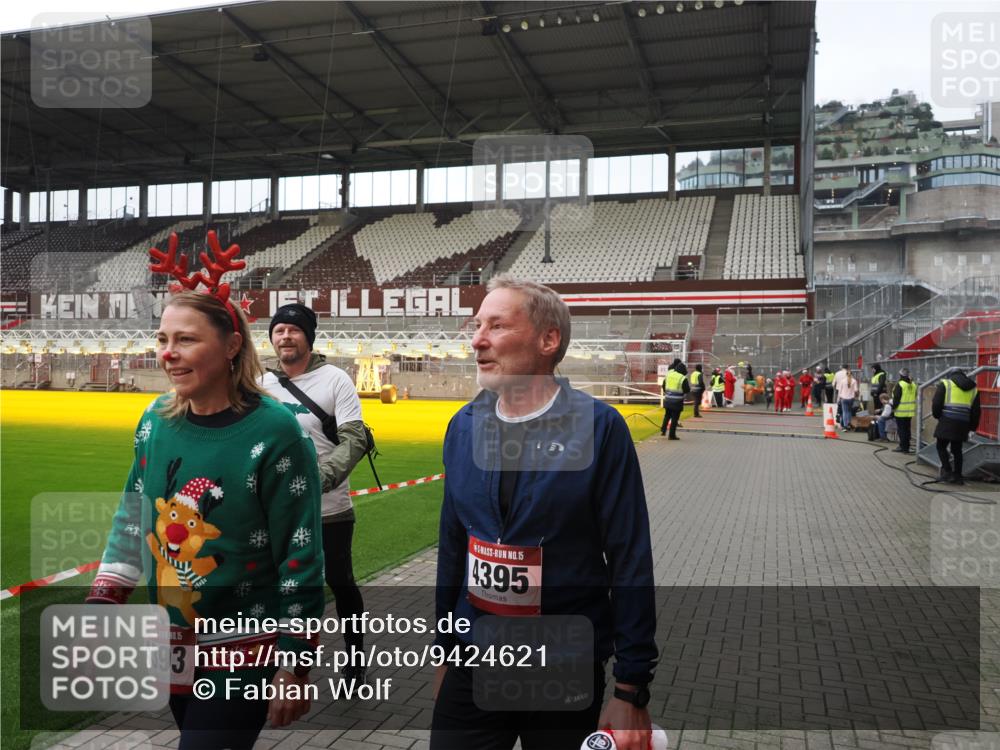 07.12.2025 - St. Pauli X-Mass-Run No. 15 Fabian Wolf http://msf.ph/oto/9424621 07.12.2025 12:08:08 Ziel 587, 1224, 1899, 2953, 2954, 3668, 3898, 3899, 4035, 4393, 4395, 4722 meine-sportfotos.de