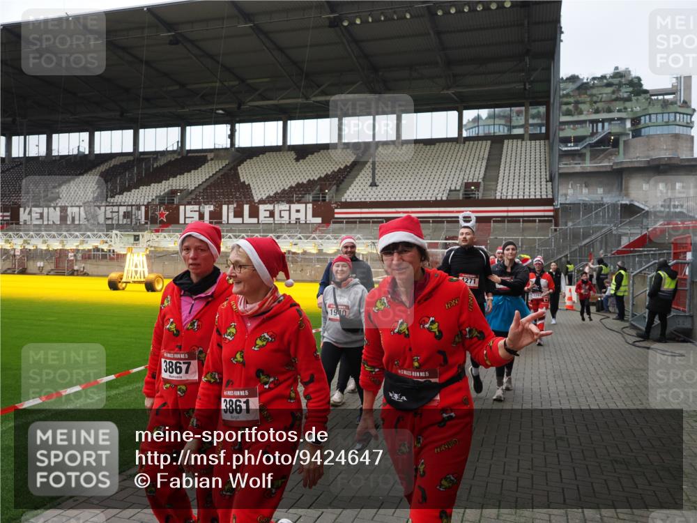 07.12.2025 - St. Pauli X-Mass-Run No. 15 Fabian Wolf http://msf.ph/oto/9424647 07.12.2025 12:08:24 Ziel 325, 334, 1493, 1514, 1940, 1943, 3397, 3609, 3861, 3867, 4212, 4213, 4214, 4215, 4269, 4271, 4272, 4292, 4711, 4712, 4717 meine-sportfotos.de