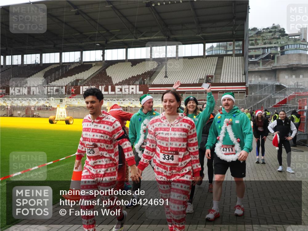 07.12.2025 - St. Pauli X-Mass-Run No. 15 Fabian Wolf http://msf.ph/oto/9424691 07.12.2025 12:08:35 Ziel 325, 334, 1214, 1219, 1253, 1493, 1514, 2873, 2889, 2892, 3141, 3397, 3595, 4182, 4214, 4252, 4269, 4271, 4272, 4292, 4422, 4711, 4712, 4717 meine-sportfotos.de