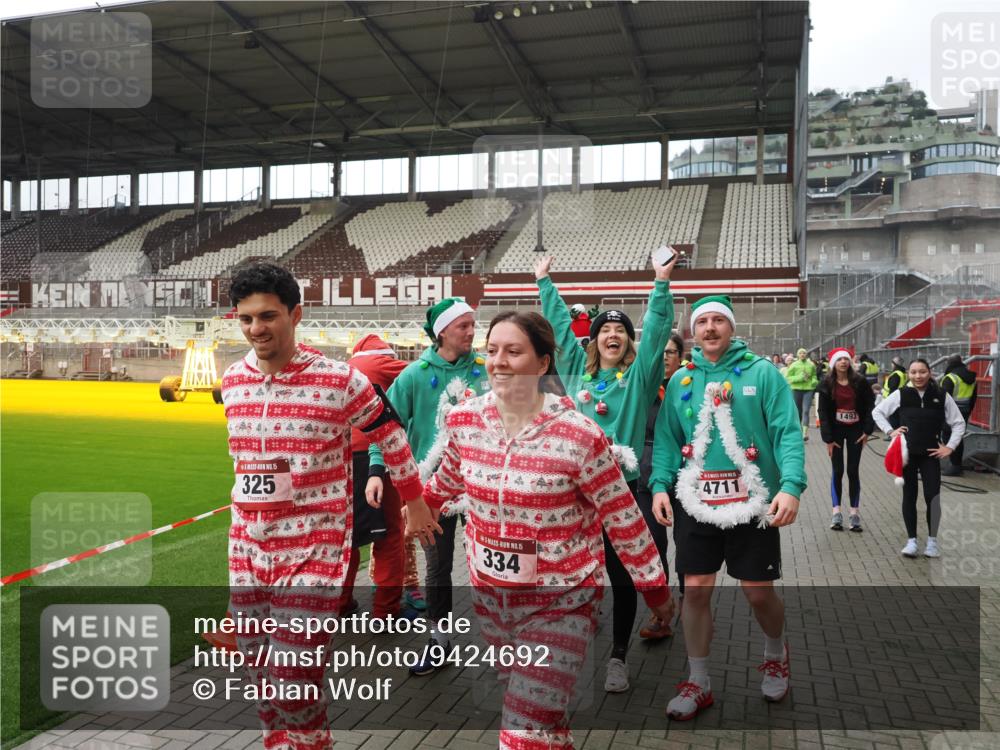 07.12.2025 - St. Pauli X-Mass-Run No. 15 Fabian Wolf http://msf.ph/oto/9424692 07.12.2025 12:08:35 Ziel 325, 334, 1214, 1219, 1253, 1493, 1514, 2873, 2889, 2892, 3141, 3397, 3595, 4182, 4214, 4252, 4269, 4271, 4272, 4292, 4422, 4711, 4712, 4717 meine-sportfotos.de