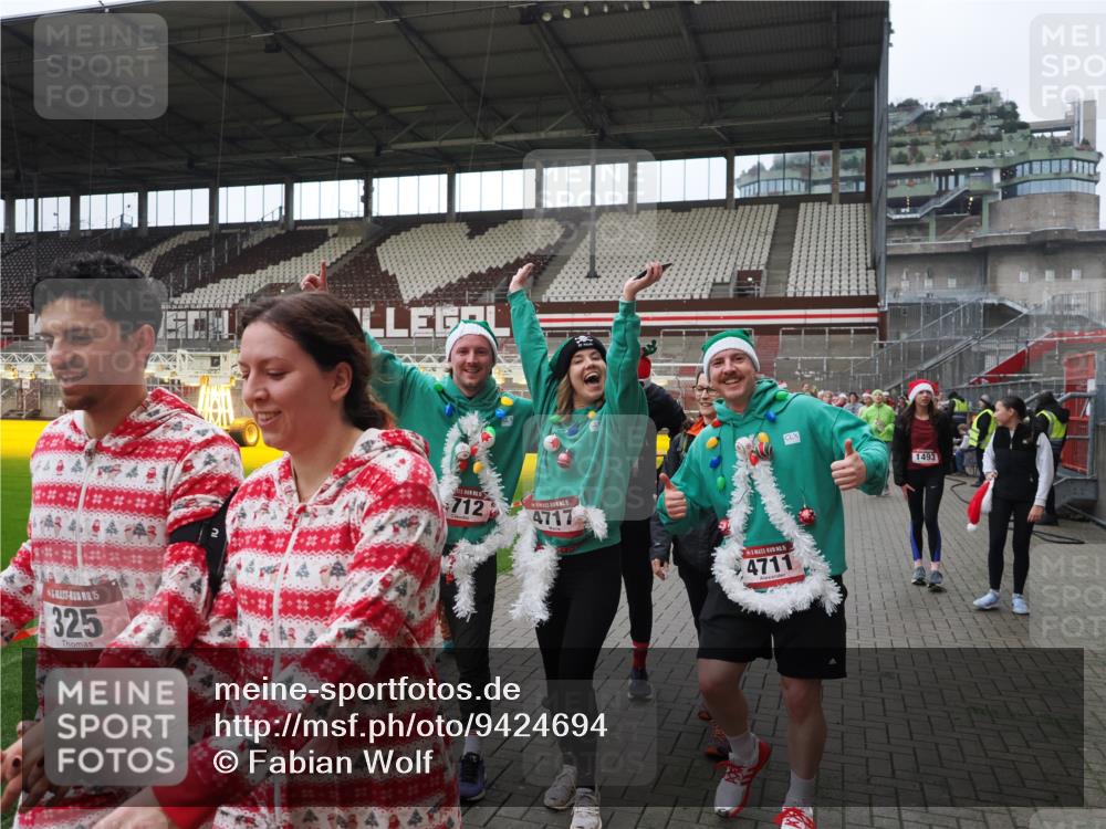 07.12.2025 - St. Pauli X-Mass-Run No. 15 Fabian Wolf http://msf.ph/oto/9424694 07.12.2025 12:08:36 Ziel 325, 334, 1214, 1219, 1253, 1493, 1514, 2679, 2873, 2889, 2892, 3141, 3595, 4084, 4182, 4183, 4214, 4252, 4269, 4271, 4292, 4422, 4711, 4712, 4717 meine-sportfotos.de