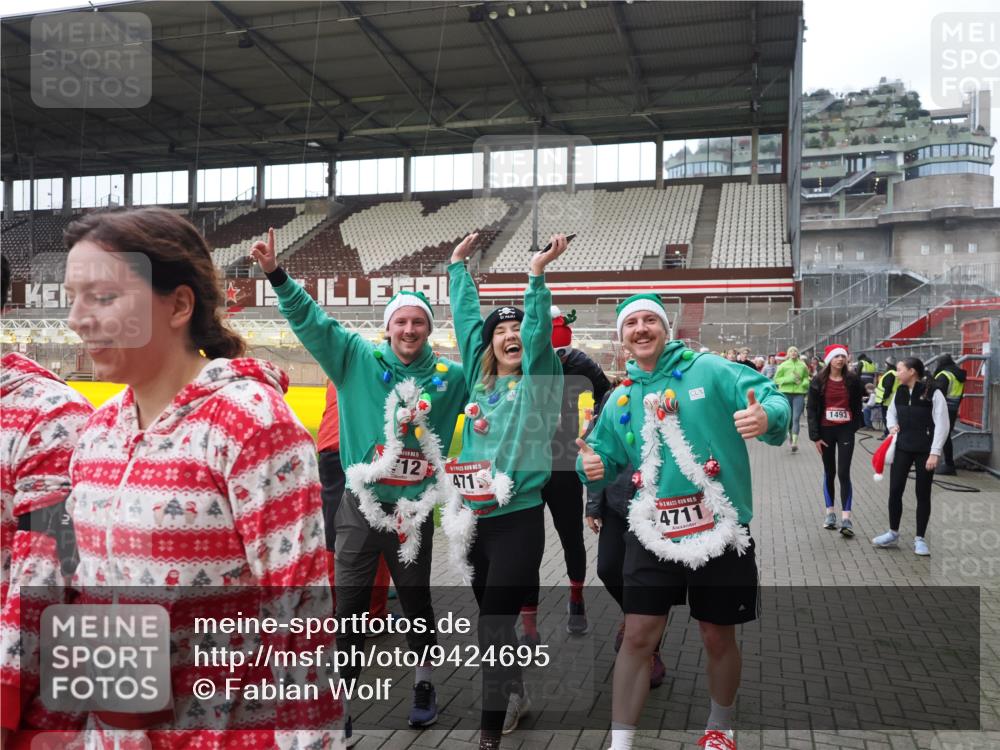07.12.2025 - St. Pauli X-Mass-Run No. 15 Fabian Wolf http://msf.ph/oto/9424695 07.12.2025 12:08:36 Ziel 325, 334, 1214, 1219, 1253, 1493, 1514, 2679, 2873, 2889, 2892, 3141, 3595, 4084, 4182, 4183, 4214, 4252, 4269, 4271, 4292, 4422, 4711, 4712, 4717 meine-sportfotos.de