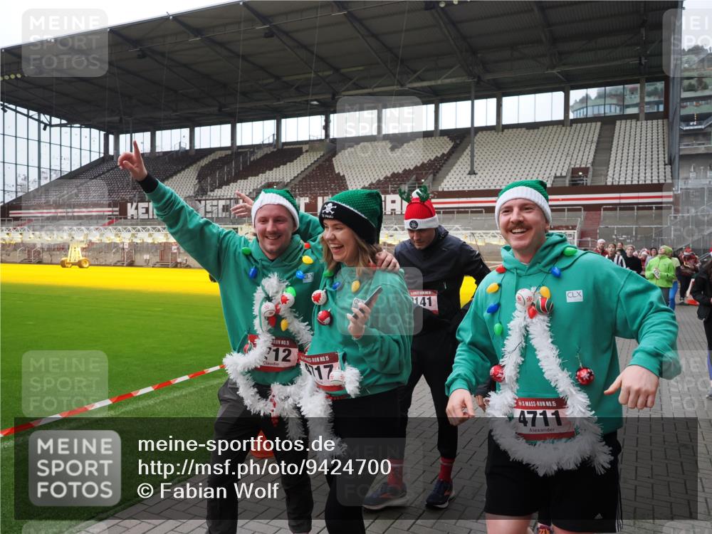 07.12.2025 - St. Pauli X-Mass-Run No. 15 Fabian Wolf http://msf.ph/oto/9424700 07.12.2025 12:08:37 Ziel 325, 334, 1214, 1219, 1253, 1269, 1493, 1514, 2679, 2873, 2889, 2892, 3141, 3595, 3876, 4084, 4182, 4183, 4252, 4422, 4711, 4712, 4717 meine-sportfotos.de