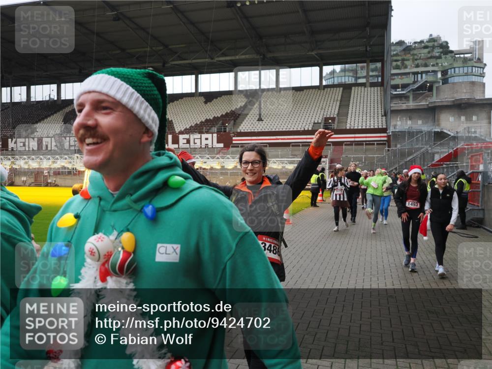 07.12.2025 - St. Pauli X-Mass-Run No. 15 Fabian Wolf http://msf.ph/oto/9424702 07.12.2025 12:08:38 Ziel 325, 334, 1214, 1219, 1253, 1269, 1270, 1493, 1514, 2679, 2873, 2889, 2892, 3141, 3595, 3876, 4084, 4086, 4182, 4183, 4252, 4422, 4429, 4711, 4712, 4717 meine-sportfotos.de