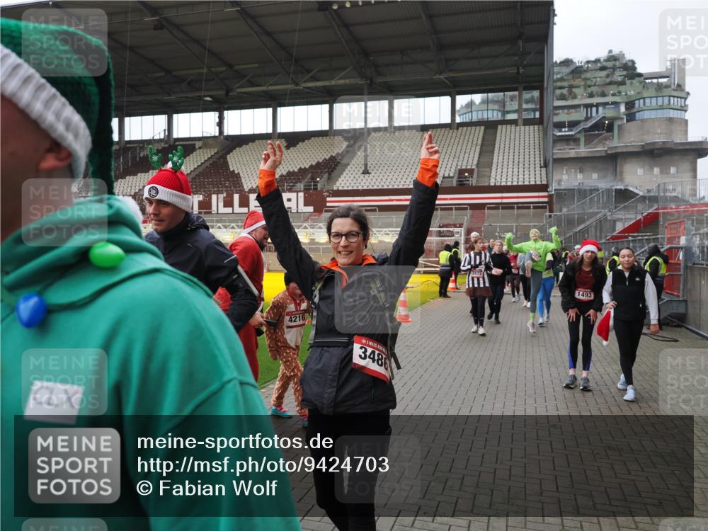 07.12.2025 - St. Pauli X-Mass-Run No. 15 Fabian Wolf http://msf.ph/oto/9424703 07.12.2025 12:08:38 Ziel 325, 334, 1214, 1219, 1253, 1269, 1270, 1493, 1514, 2679, 2873, 2889, 2892, 3141, 3595, 3876, 4084, 4086, 4182, 4183, 4252, 4422, 4429, 4711, 4712, 4717 meine-sportfotos.de