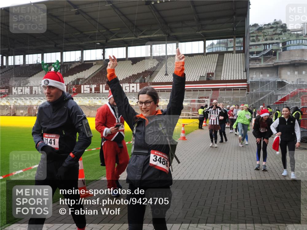 07.12.2025 - St. Pauli X-Mass-Run No. 15 Fabian Wolf http://msf.ph/oto/9424705 07.12.2025 12:08:38 Ziel 325, 334, 1214, 1219, 1253, 1269, 1270, 1493, 1514, 2679, 2873, 2889, 2892, 3141, 3595, 3876, 4084, 4086, 4182, 4183, 4252, 4422, 4429, 4711, 4712, 4717 meine-sportfotos.de