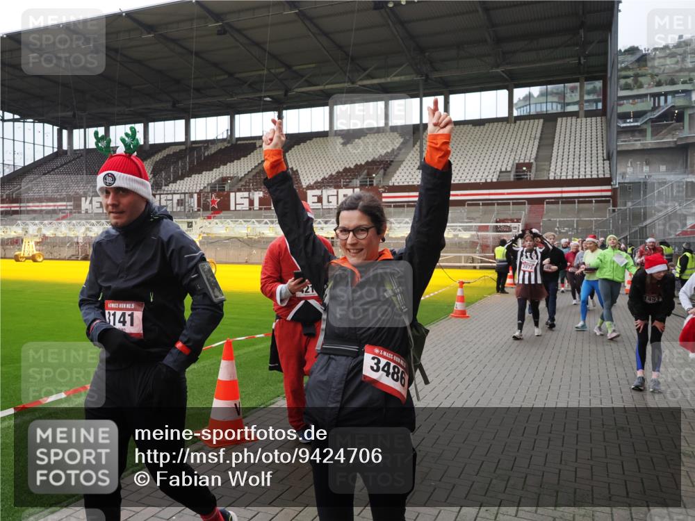07.12.2025 - St. Pauli X-Mass-Run No. 15 Fabian Wolf http://msf.ph/oto/9424706 07.12.2025 12:08:38 Ziel 325, 334, 1214, 1219, 1253, 1269, 1270, 1493, 1514, 2679, 2873, 2889, 2892, 3141, 3595, 3876, 4084, 4086, 4182, 4183, 4252, 4422, 4429, 4711, 4712, 4717 meine-sportfotos.de