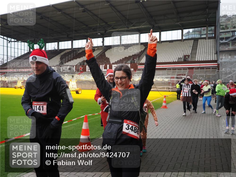 07.12.2025 - St. Pauli X-Mass-Run No. 15 Fabian Wolf http://msf.ph/oto/9424707 07.12.2025 12:08:39 Ziel 1214, 1219, 1253, 1269, 1270, 1493, 1514, 2679, 2873, 2889, 2892, 3141, 3595, 3876, 4084, 4086, 4182, 4183, 4252, 4295, 4297, 4422, 4429, 4711, 4712, 4717 meine-sportfotos.de