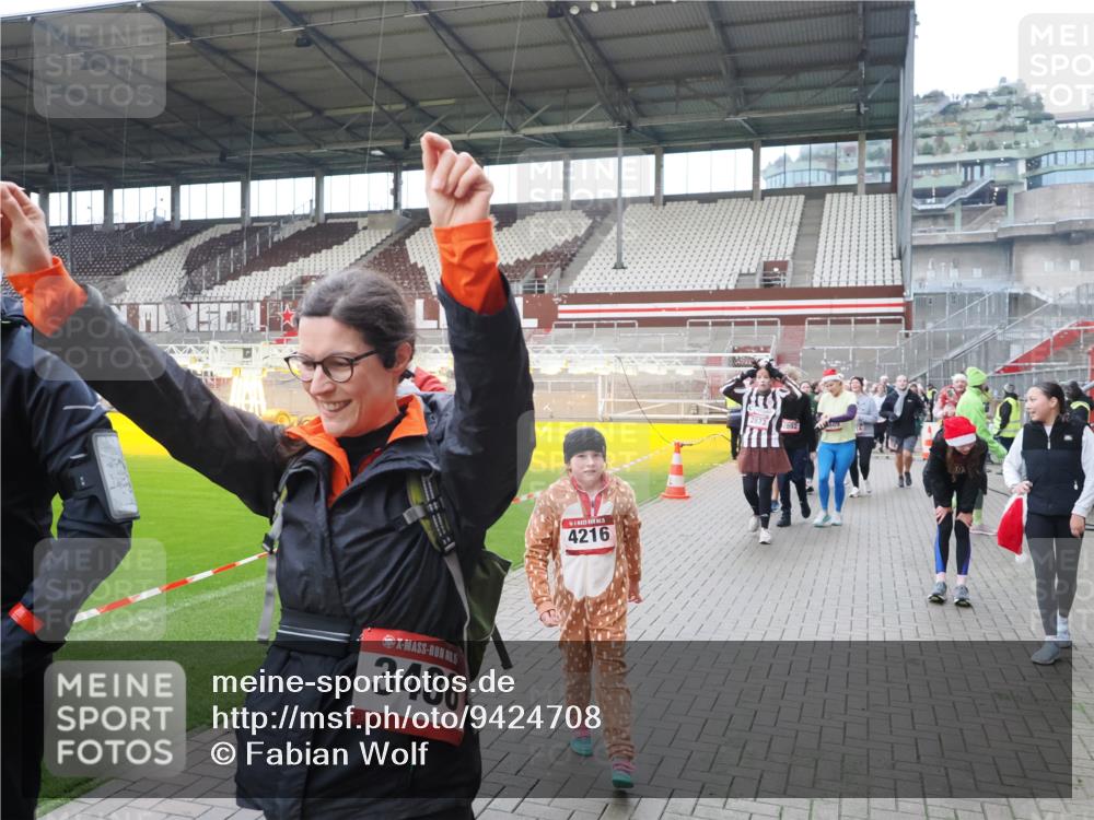 07.12.2025 - St. Pauli X-Mass-Run No. 15 Fabian Wolf http://msf.ph/oto/9424708 07.12.2025 12:08:39 Ziel 1214, 1219, 1253, 1269, 1270, 1493, 1514, 2679, 2873, 2889, 2892, 3141, 3595, 3876, 4084, 4086, 4182, 4183, 4252, 4295, 4297, 4422, 4429, 4711, 4712, 4717 meine-sportfotos.de