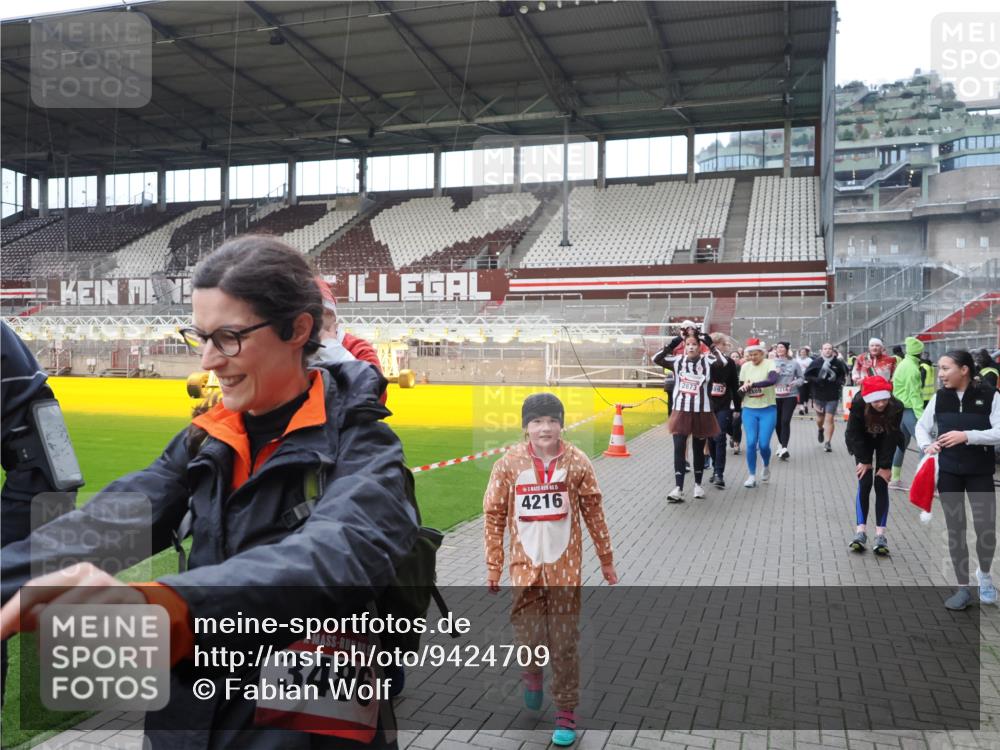 07.12.2025 - St. Pauli X-Mass-Run No. 15 Fabian Wolf http://msf.ph/oto/9424709 07.12.2025 12:08:39 Ziel 1214, 1219, 1253, 1269, 1270, 1493, 1514, 2679, 2873, 2889, 2892, 3141, 3595, 3876, 4084, 4086, 4182, 4183, 4252, 4295, 4297, 4422, 4429, 4711, 4712, 4717 meine-sportfotos.de