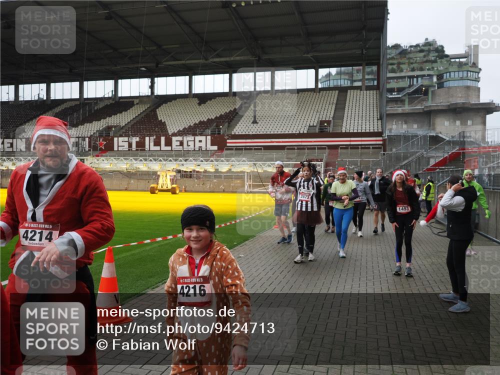 07.12.2025 - St. Pauli X-Mass-Run No. 15 Fabian Wolf http://msf.ph/oto/9424713 07.12.2025 12:08:40 Ziel 1214, 1219, 1253, 1269, 1270, 2679, 2873, 2889, 2892, 3141, 3595, 3876, 4084, 4086, 4182, 4183, 4252, 4294, 4295, 4297, 4422, 4429, 4711, 4712, 4717 meine-sportfotos.de
