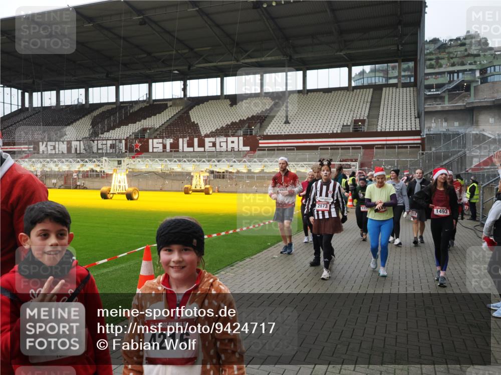 07.12.2025 - St. Pauli X-Mass-Run No. 15 Fabian Wolf http://msf.ph/oto/9424717 07.12.2025 12:08:41 Ziel 1214, 1219, 1253, 1269, 1270, 2679, 2873, 2889, 2892, 3141, 3595, 3876, 4084, 4086, 4137, 4138, 4182, 4183, 4252, 4294, 4295, 4297, 4422, 4429, 4711, 4712, 4717 meine-sportfotos.de