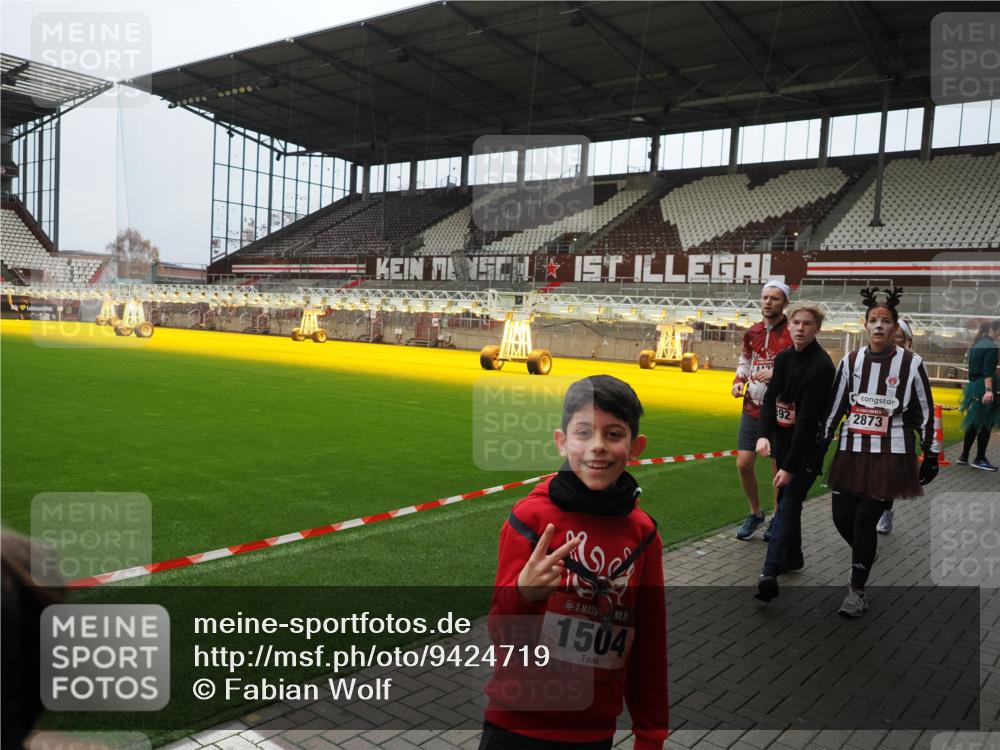 07.12.2025 - St. Pauli X-Mass-Run No. 15 Fabian Wolf http://msf.ph/oto/9424719 07.12.2025 12:08:42 Ziel 1214, 1219, 1253, 1269, 1270, 2679, 2873, 2889, 2892, 3141, 3230, 3595, 3876, 4084, 4086, 4137, 4138, 4182, 4183, 4252, 4294, 4295, 4297, 4422, 4429, 4712 meine-sportfotos.de