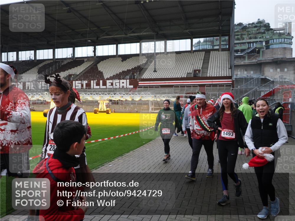 07.12.2025 - St. Pauli X-Mass-Run No. 15 Fabian Wolf http://msf.ph/oto/9424729 07.12.2025 12:08:45 Ziel 586, 1214, 1219, 1253, 1269, 1270, 1901, 2679, 2873, 2889, 2892, 3141, 3230, 3233, 3595, 3876, 4084, 4086, 4137, 4138, 4182, 4183, 4252, 4294, 4295, 4297, 4422, 4429, 4720 meine-sportfotos.de