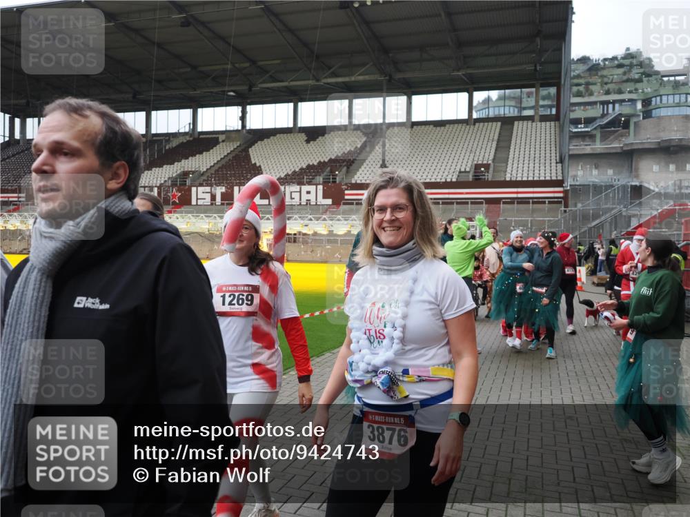07.12.2025 - St. Pauli X-Mass-Run No. 15 Fabian Wolf http://msf.ph/oto/9424743 07.12.2025 12:08:50 Ziel 586, 1214, 1219, 1253, 1269, 1270, 1685, 1901, 2414, 2679, 2873, 2889, 2892, 3230, 3233, 3595, 3876, 4084, 4086, 4137, 4138, 4182, 4183, 4252, 4294, 4295, 4297, 4422, 4429, 4720 meine-sportfotos.de