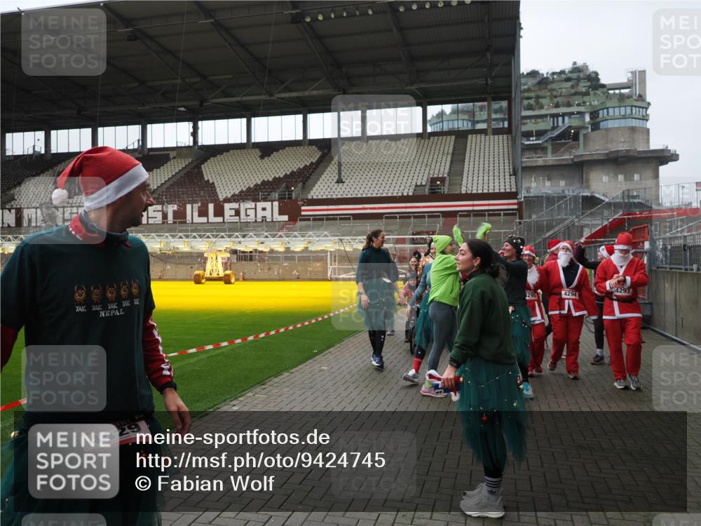 07.12.2025 - St. Pauli X-Mass-Run No. 15 Fabian Wolf http://msf.ph/oto/9424745 07.12.2025 12:08:52 Ziel 586, 1214, 1219, 1253, 1269, 1270, 1652, 1653, 1685, 1901, 2414, 2679, 2873, 2889, 2892, 3230, 3233, 3595, 3876, 4084, 4086, 4137, 4138, 4182, 4183, 4294, 4295, 4297, 4422, 4429, 4720 meine-sportfotos.de