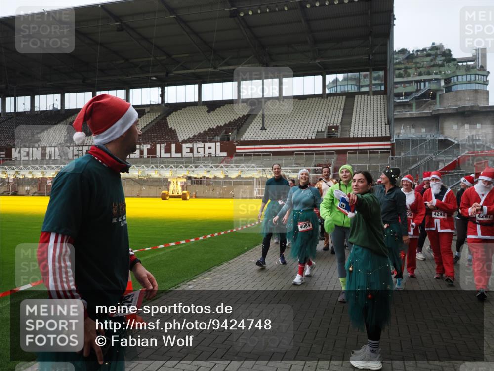 07.12.2025 - St. Pauli X-Mass-Run No. 15 Fabian Wolf http://msf.ph/oto/9424748 07.12.2025 12:08:53 Ziel 586, 643, 1214, 1219, 1253, 1269, 1270, 1405, 1652, 1653, 1685, 1901, 2414, 2679, 2731, 3230, 3233, 3595, 3876, 4084, 4086, 4137, 4138, 4182, 4183, 4294, 4295, 4297, 4422, 4429, 4720 meine-sportfotos.de