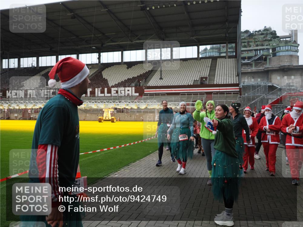 07.12.2025 - St. Pauli X-Mass-Run No. 15 Fabian Wolf http://msf.ph/oto/9424749 07.12.2025 12:08:53 Ziel 586, 643, 1214, 1219, 1253, 1269, 1270, 1405, 1652, 1653, 1685, 1901, 2414, 2679, 2731, 3230, 3233, 3595, 3876, 4084, 4086, 4137, 4138, 4182, 4183, 4294, 4295, 4297, 4422, 4429, 4720 meine-sportfotos.de