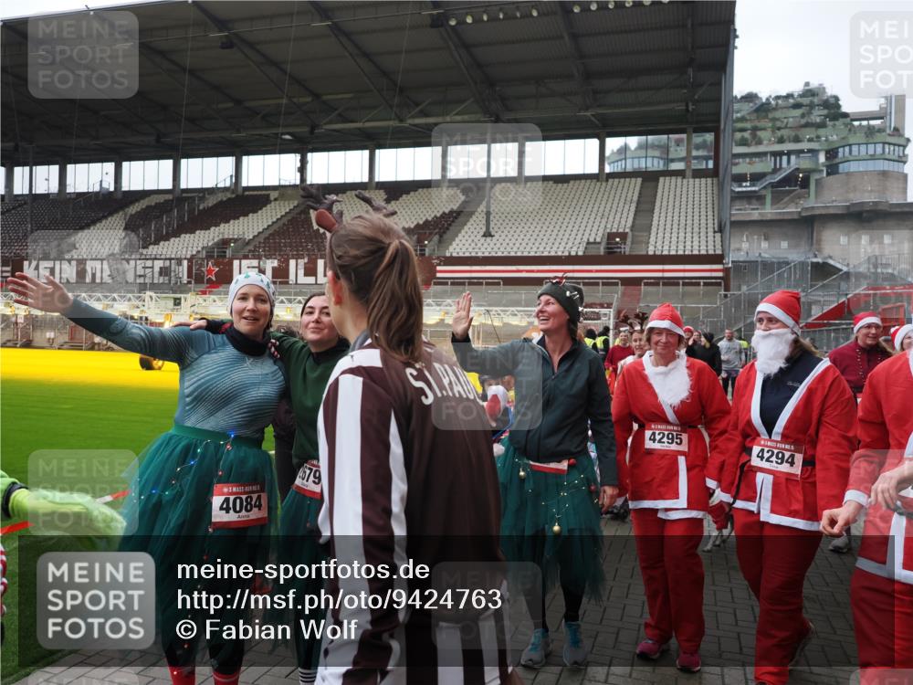 07.12.2025 - St. Pauli X-Mass-Run No. 15 Fabian Wolf http://msf.ph/oto/9424763 07.12.2025 12:08:57 Ziel 586, 643, 775, 807, 1269, 1270, 1405, 1652, 1653, 1685, 1901, 2414, 2731, 3230, 3233, 3876, 4086, 4137, 4138, 4294, 4295, 4297, 4429, 4720 meine-sportfotos.de