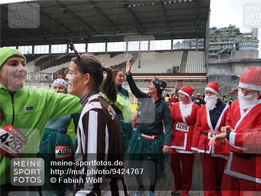 07.12.2025 - St. Pauli X-Mass-Run No. 15 Fabian Wolf http://msf.ph/oto/9424767 07.12.2025 12:08:58 Ziel 586, 643, 775, 807, 1270, 1405, 1652, 1653, 1685, 1901, 2414, 2731, 3230, 3233, 4086, 4137, 4138, 4294, 4295, 4297, 4429, 4720 meine-sportfotos.de