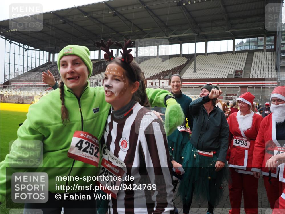 07.12.2025 - St. Pauli X-Mass-Run No. 15 Fabian Wolf http://msf.ph/oto/9424769 07.12.2025 12:08:58 Ziel 586, 643, 775, 807, 1270, 1405, 1652, 1653, 1685, 1901, 2414, 2731, 3230, 3233, 4086, 4137, 4138, 4294, 4295, 4297, 4429, 4720 meine-sportfotos.de